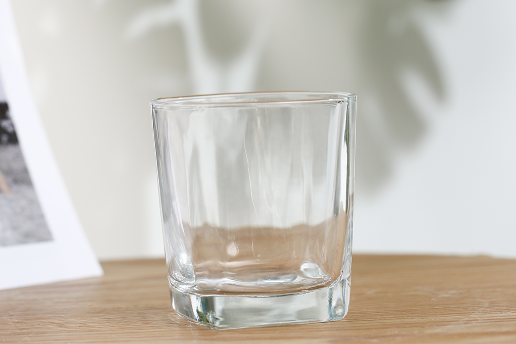 Ly thủy tinh Delites